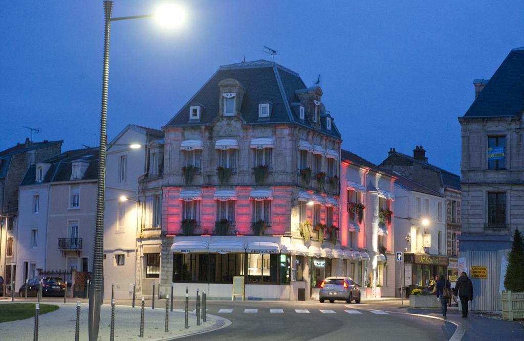 Hotel Restaurant Des Remparts ショーモン エクステリア 写真