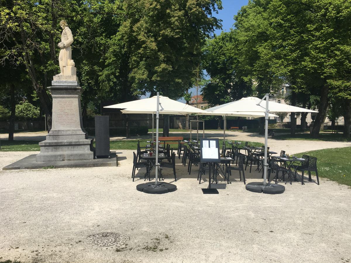 Hotel Restaurant Des Remparts ショーモン エクステリア 写真
